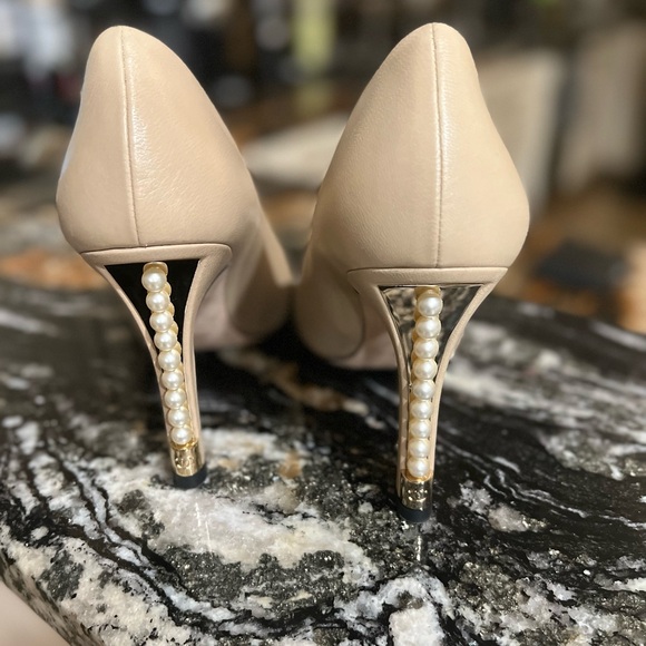 Almost new worn only 2 times - Picture 2 of 5